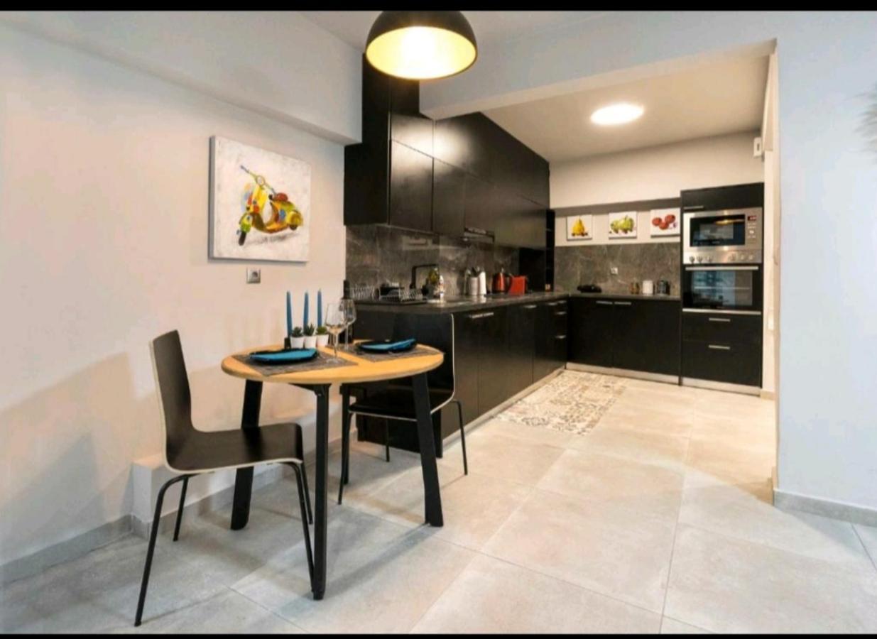 Romantic Jacuzzi Apartment Atenas Exterior foto