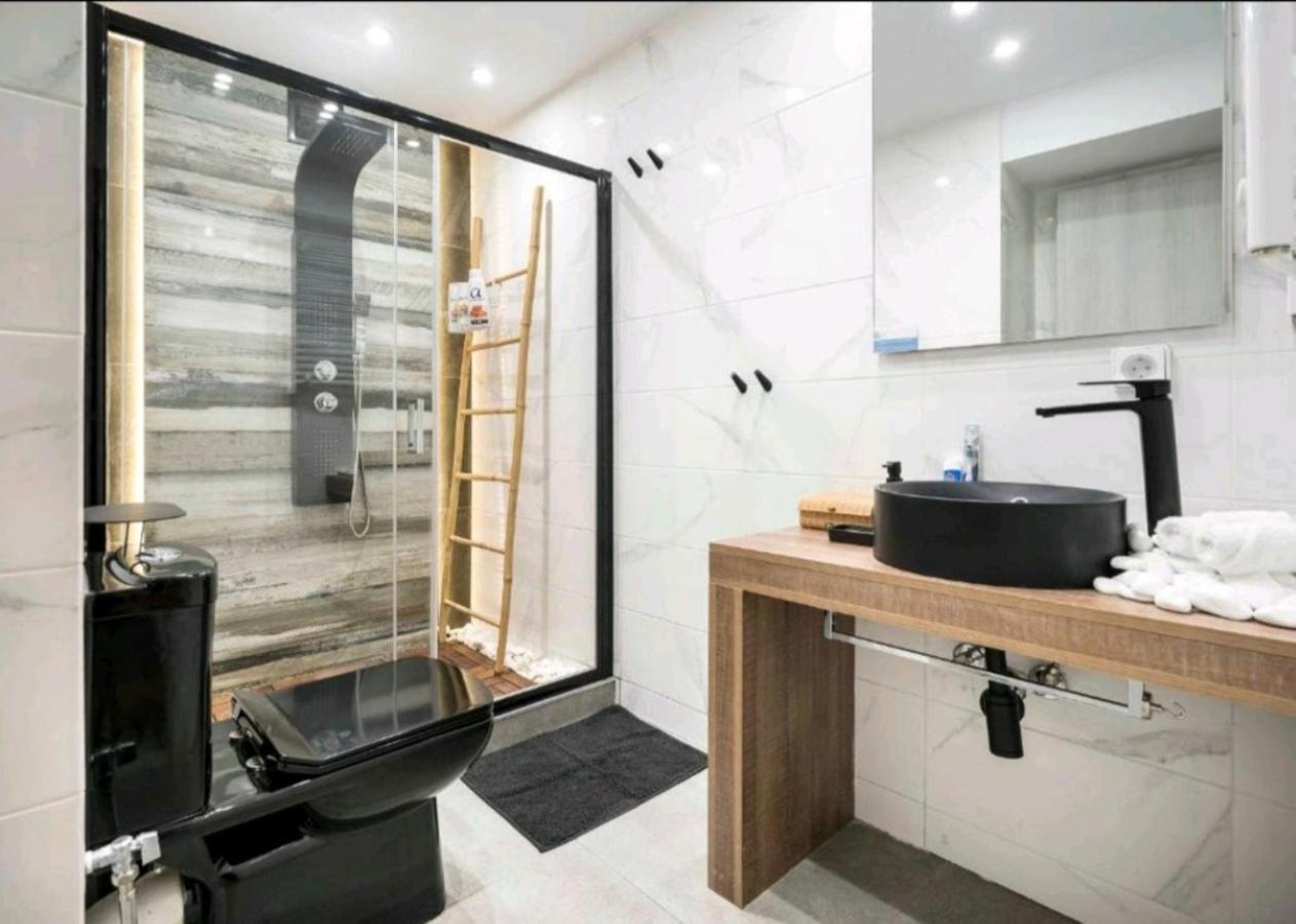 Romantic Jacuzzi Apartment Atenas Exterior foto